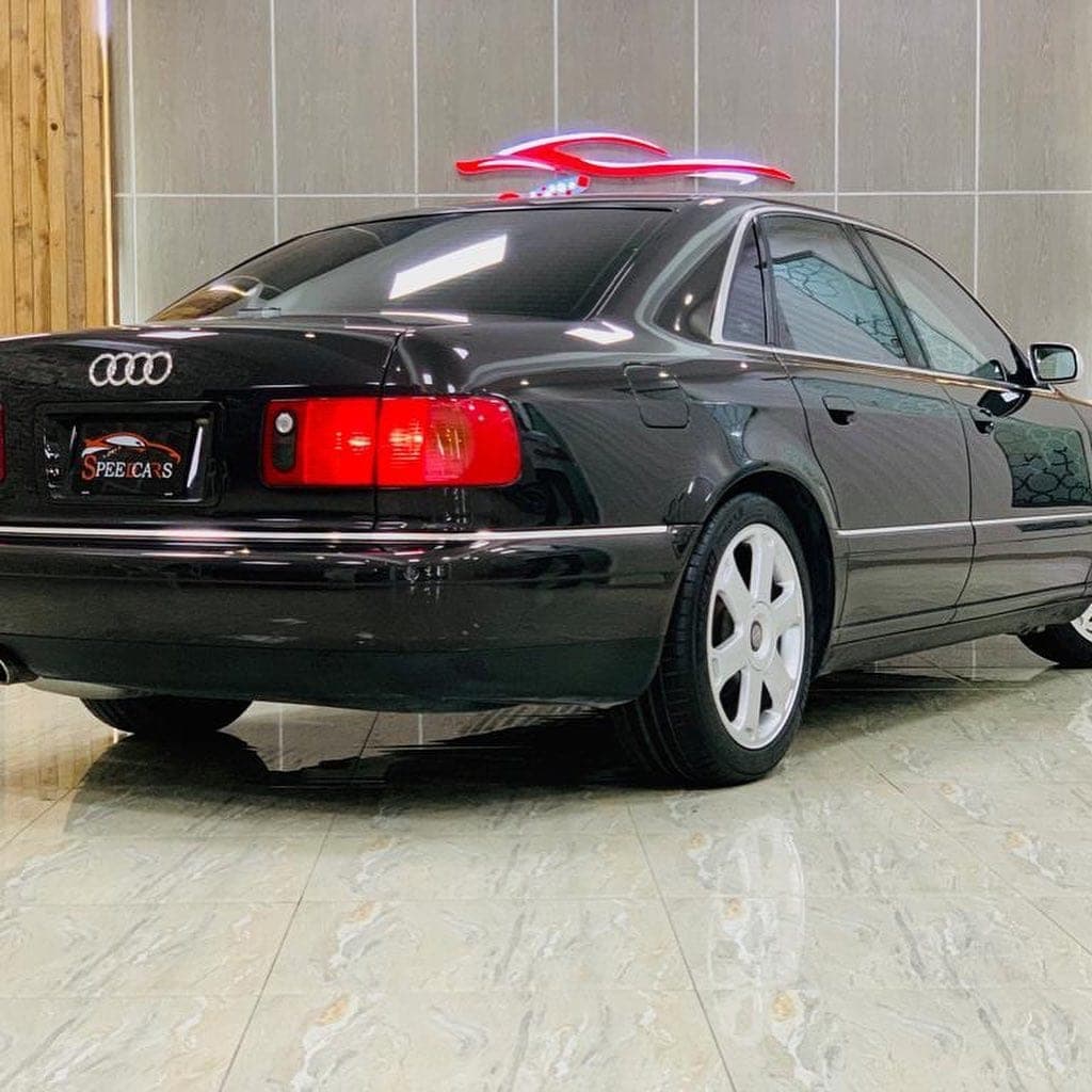 2002 Audi S8 — الصورة 4 من 10