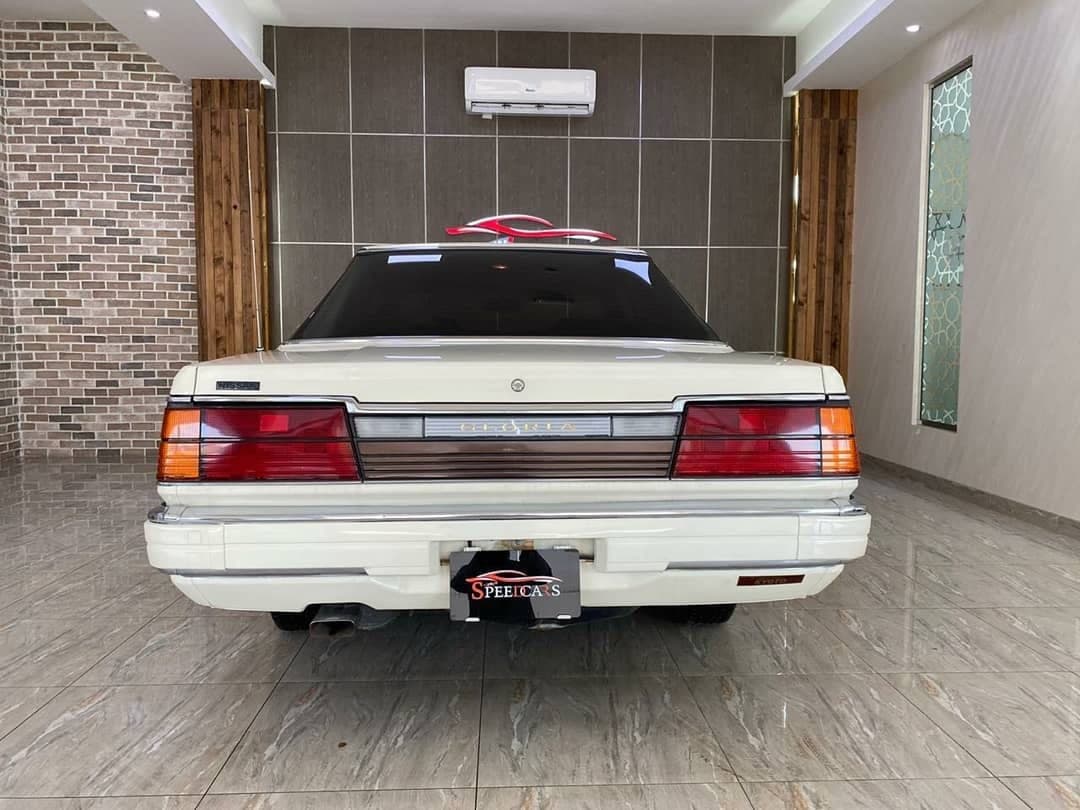 1985 Nissan Gloria — الصورة 5 من 10