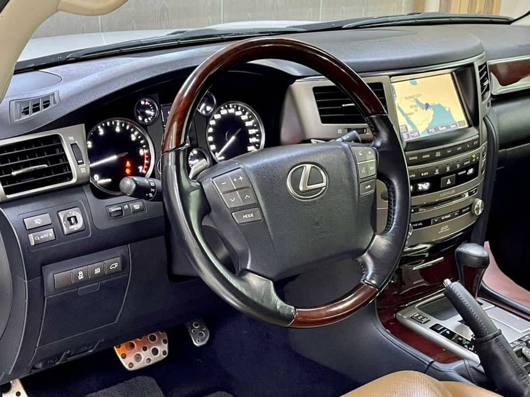 2015 Lexus LX570 S — الصورة 5 من 10