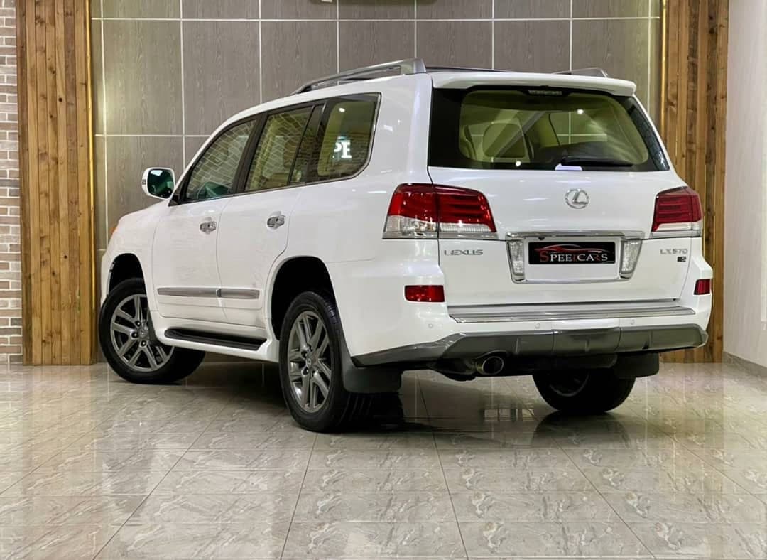 2015 Lexus LX570 S — الصورة 3 من 10
