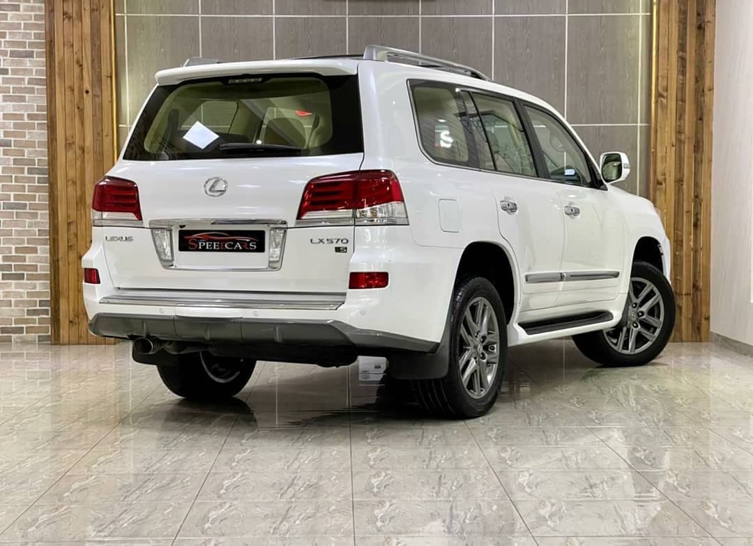 2015 Lexus LX570 S — الصورة 4 من 10