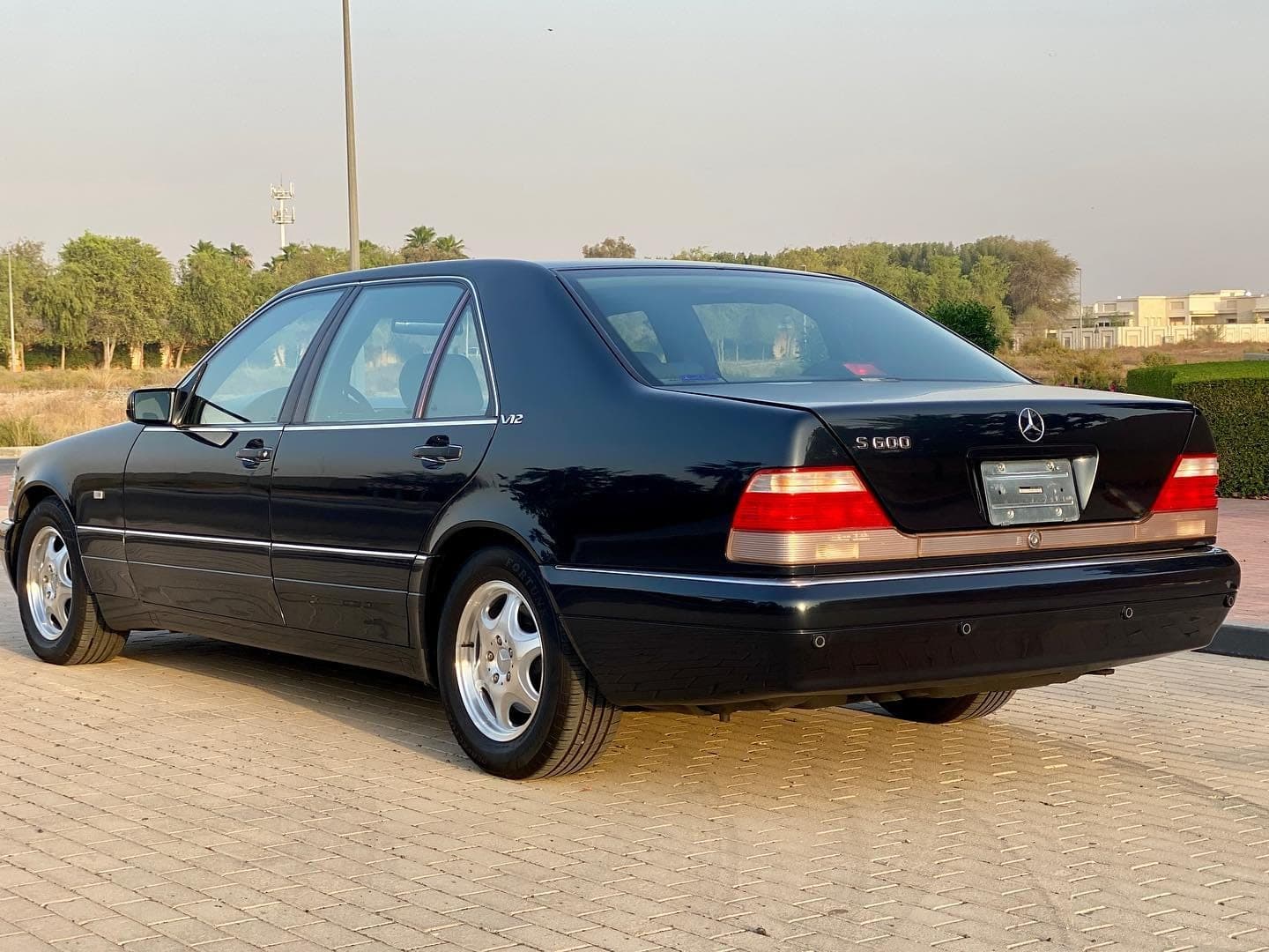 1998 Mercedes-Benz S600L — الصورة 4 من 10