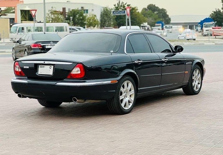 2005 Jaguar XJ8 — الصورة 4 من 10