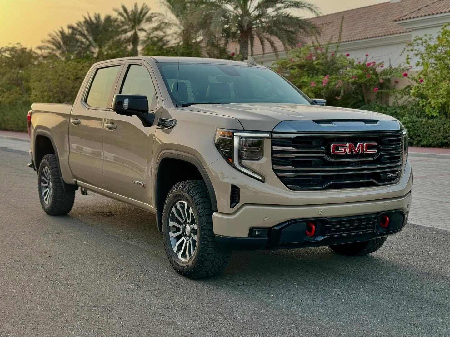 2023 GMC Sierra AT4 5.3 — الصورة 2 من 10