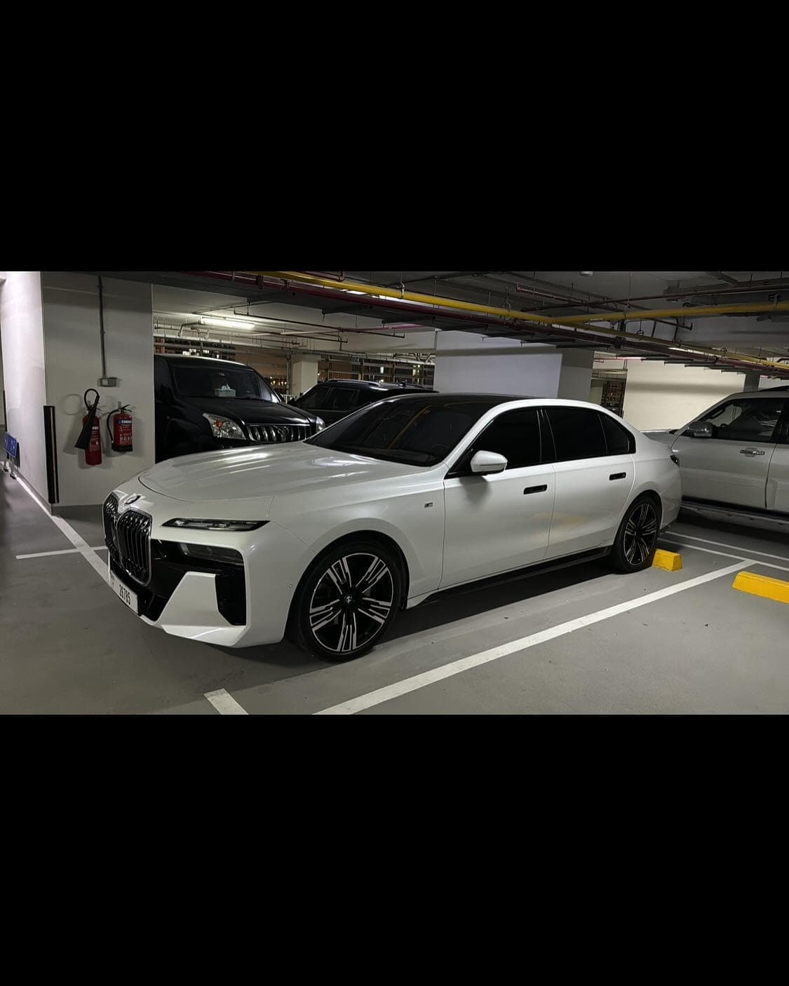 2023 BMW 735i Individual M Package — الصورة 4 من 9