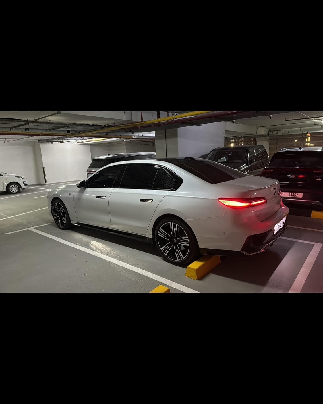 2023 BMW 735i Individual M Package — الصورة 5 من 9