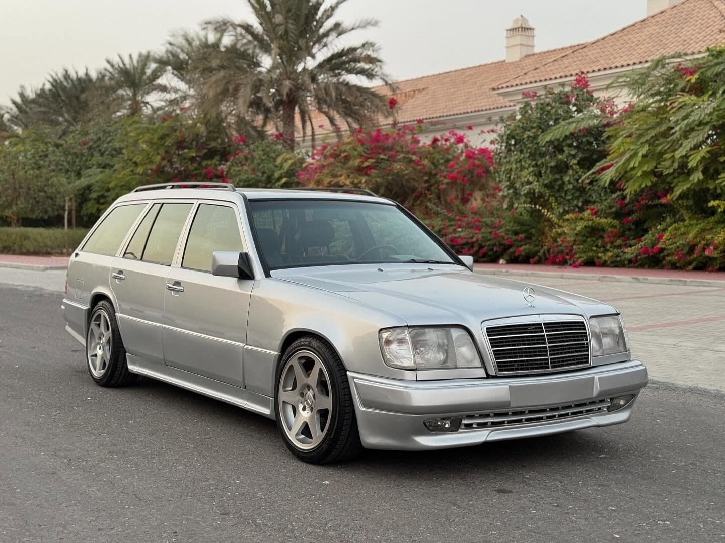 1994 Mercedes-Benz E320 — الصورة 2 من 10