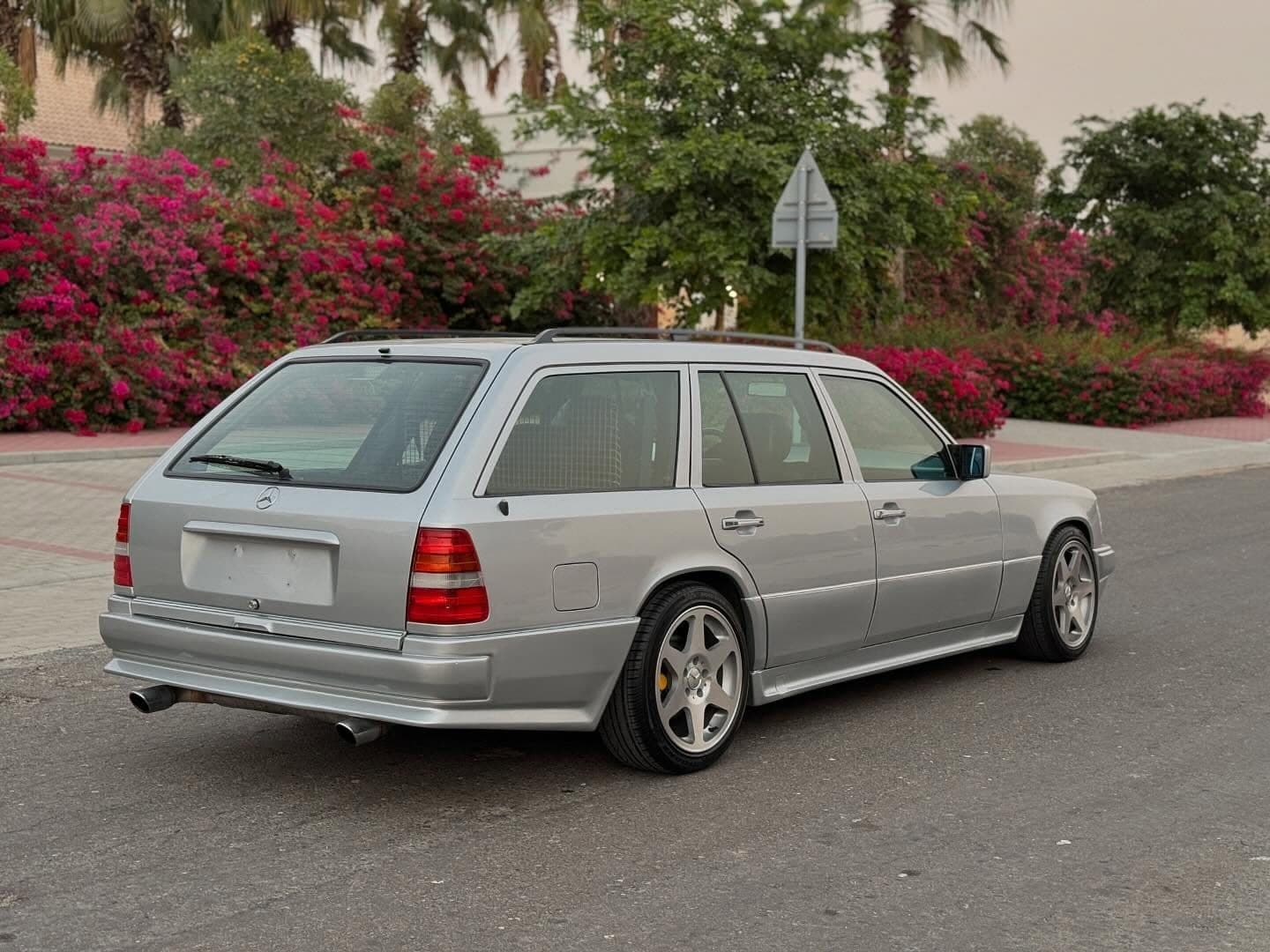 1994 Mercedes-Benz E320 — الصورة 4 من 10