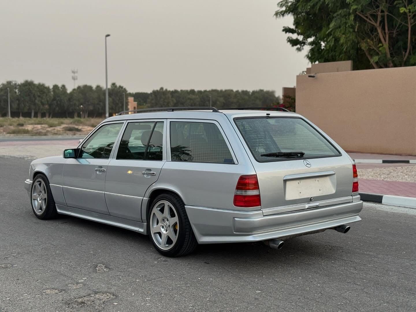 1994 Mercedes-Benz E320 — الصورة 5 من 10