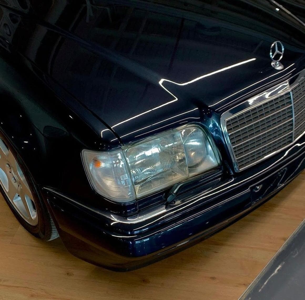 1994 Mercedes-Benz E500 Limited — Photo 5 of 10