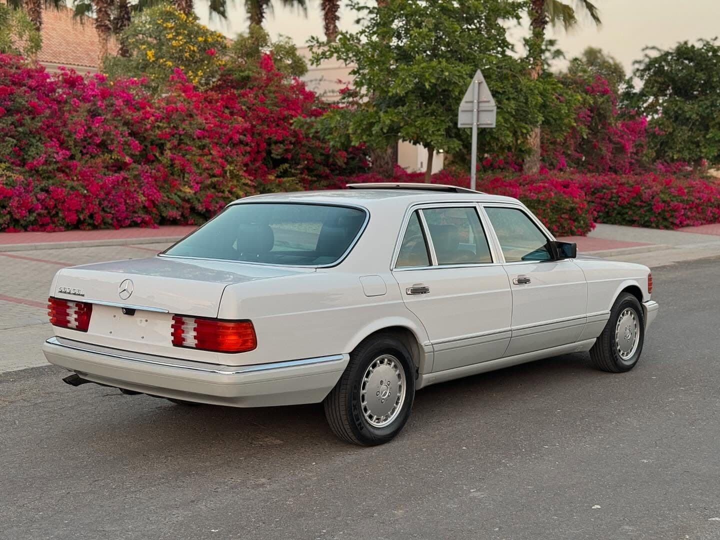 1991 Mercedes-Benz 560SEL — الصورة 5 من 13