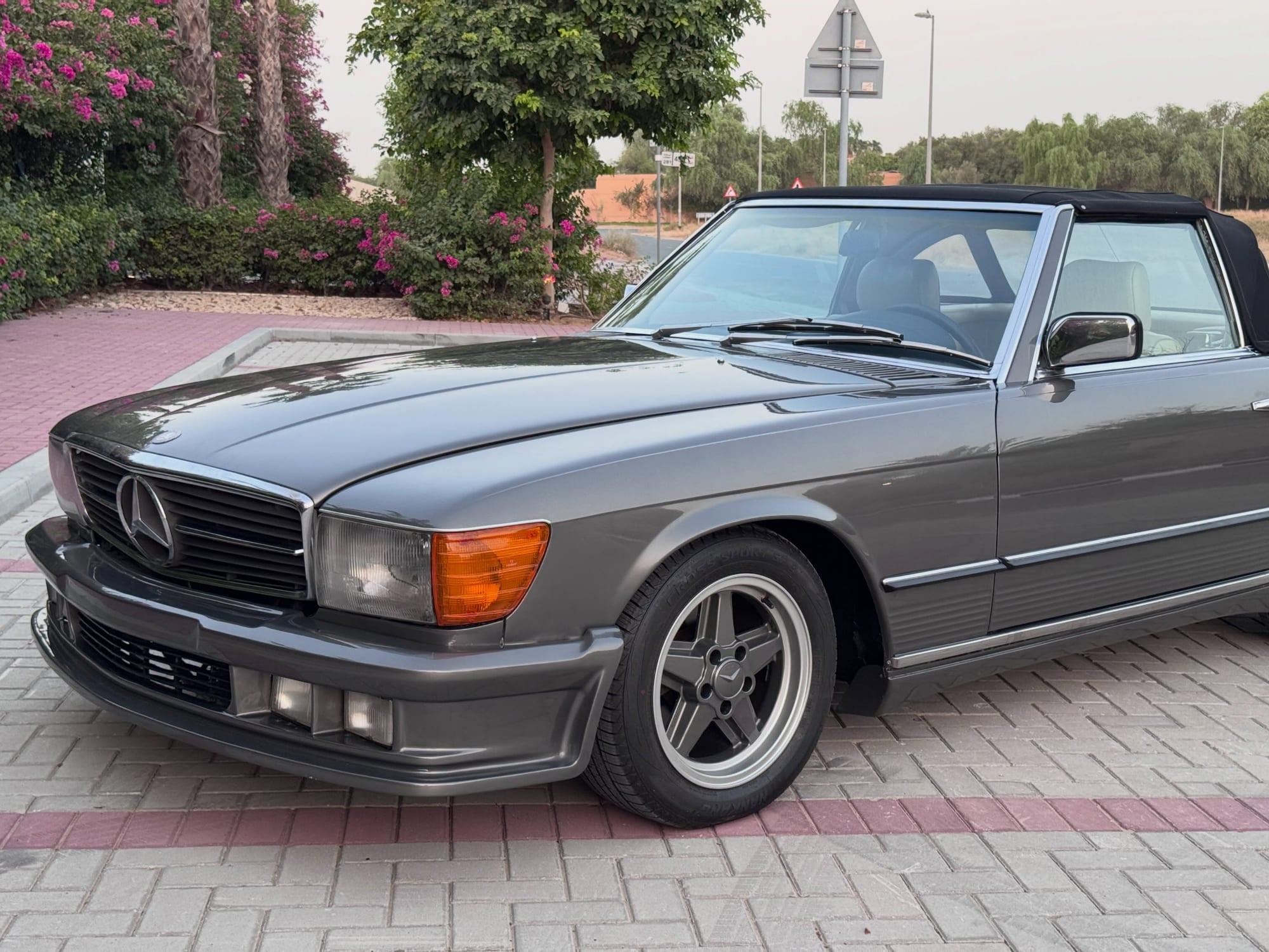 1984 Mercedes-Benz 280SL — الصورة 9 من 15