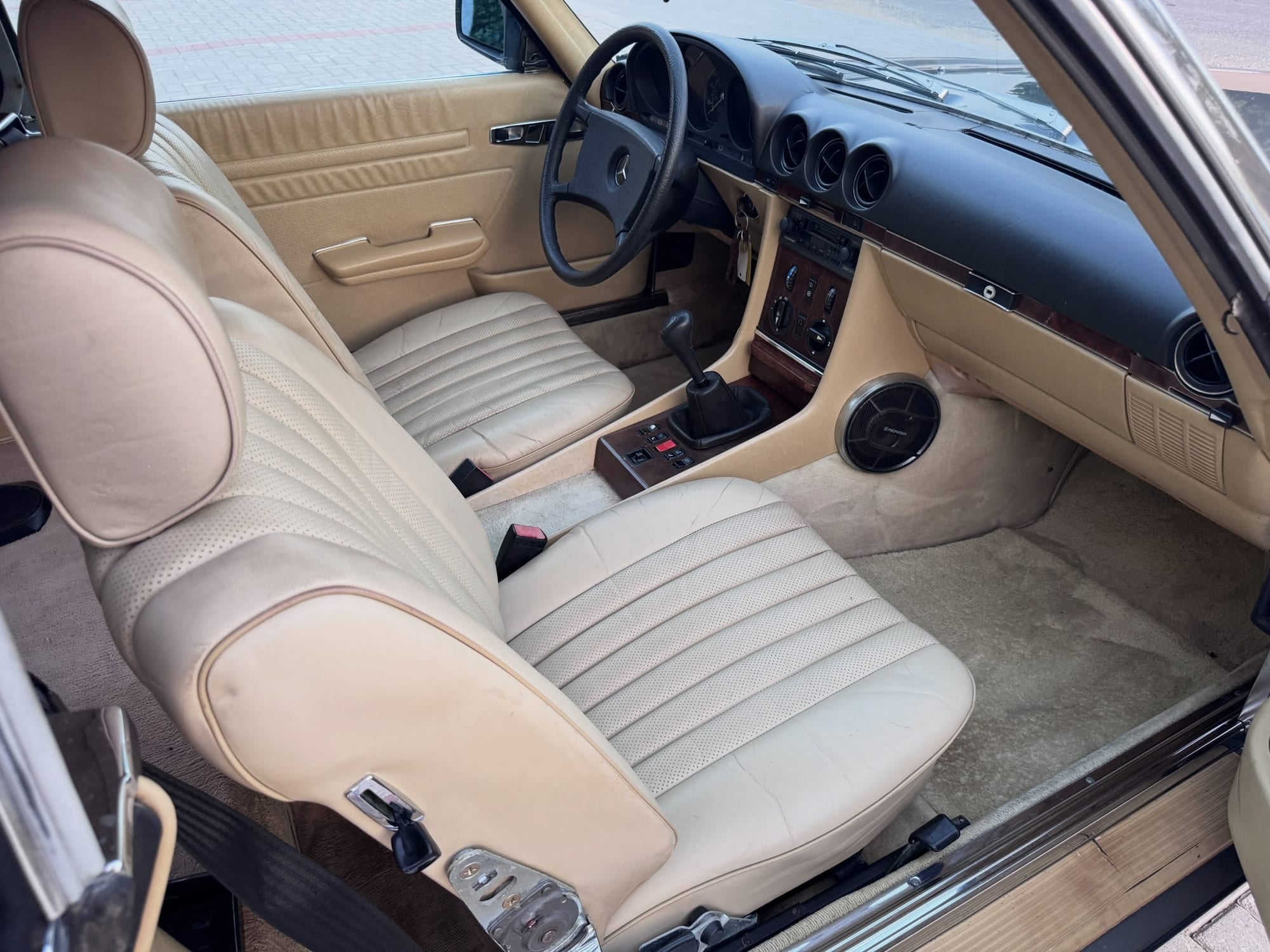 1984 Mercedes-Benz 280SL — الصورة 13 من 15