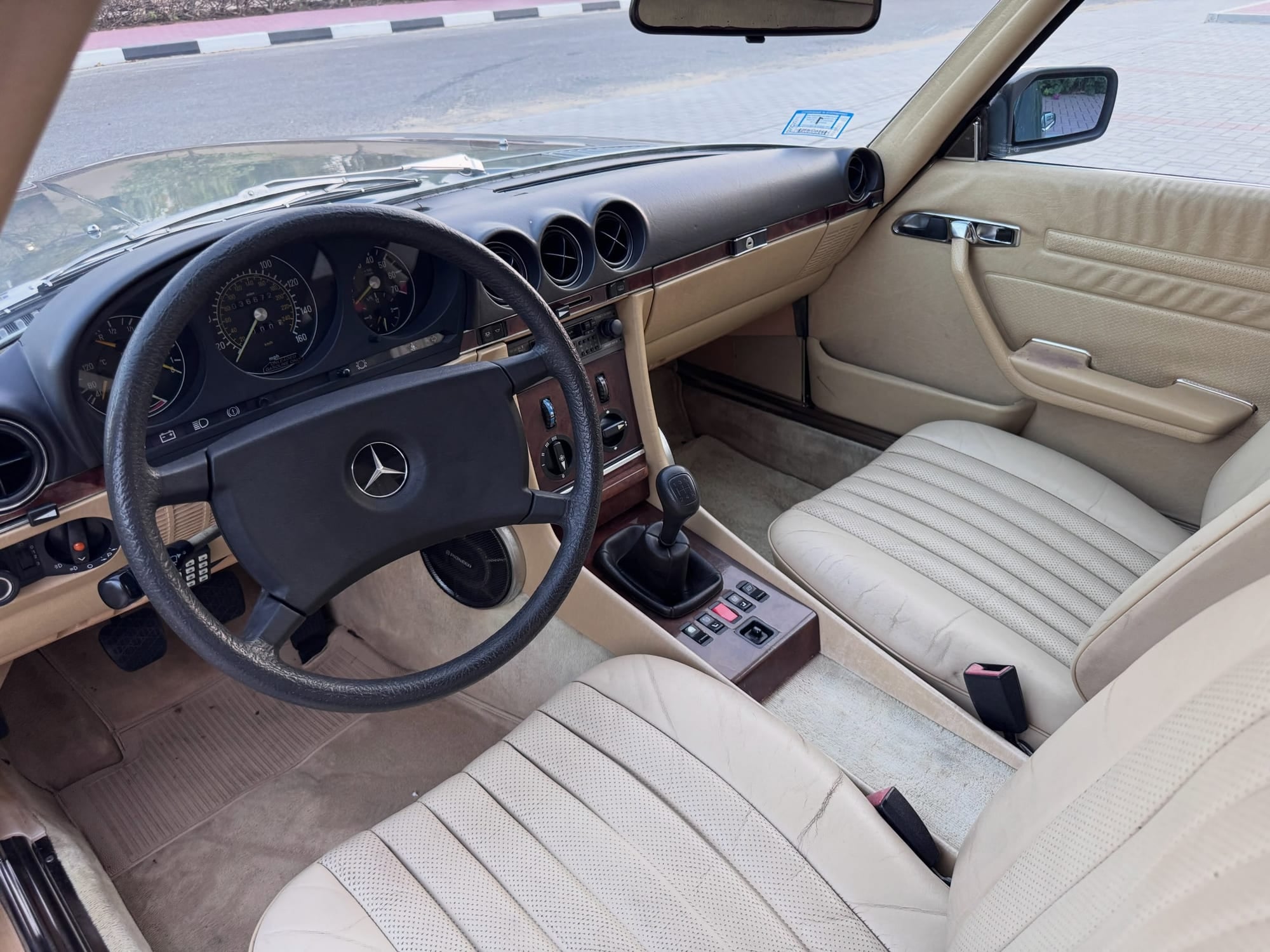 1984 Mercedes-Benz 280SL — الصورة 15 من 15