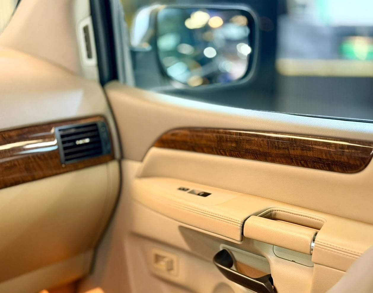 2012 Nissan Armada LE — Photo 10 of 15