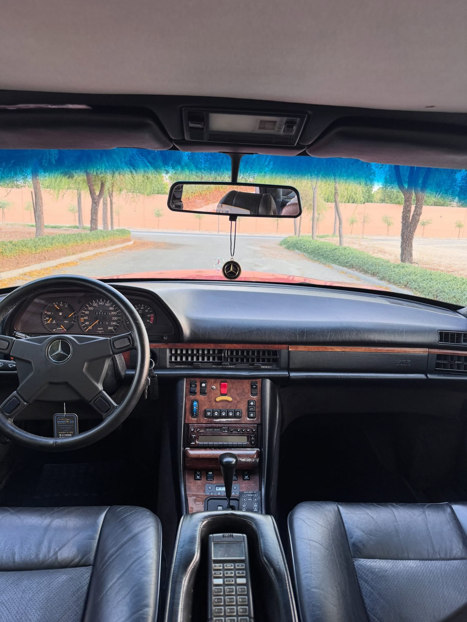 1990 Mercedes-Benz 560SEL — Photo 8 of 15