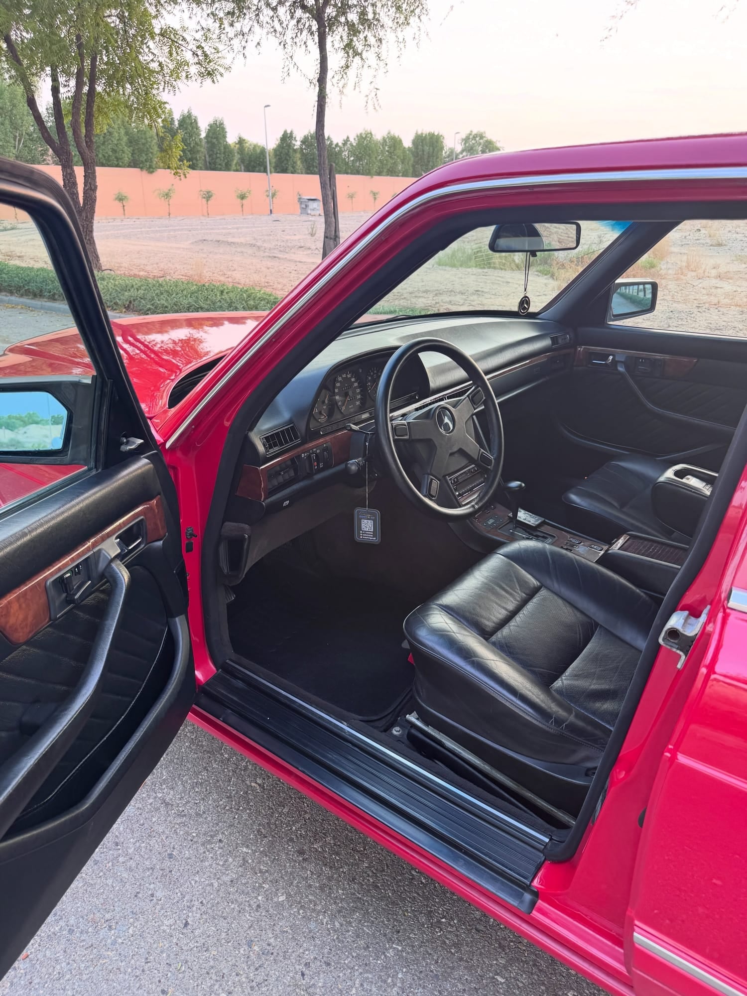 1990 Mercedes-Benz 560SEL — Photo 10 of 15
