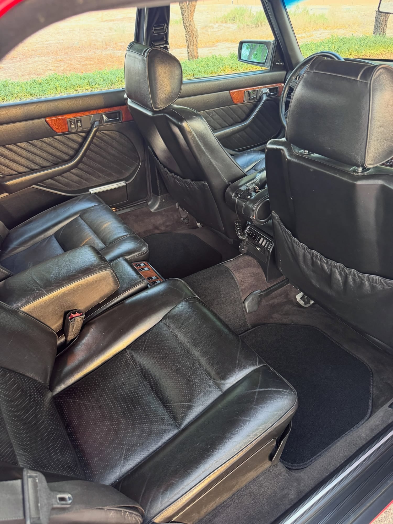 1990 Mercedes-Benz 560SEL — Photo 12 of 15