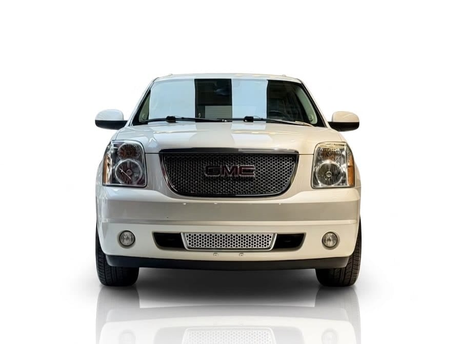 2013 GMC Yukon Denali V8 — الصورة 2 من 15