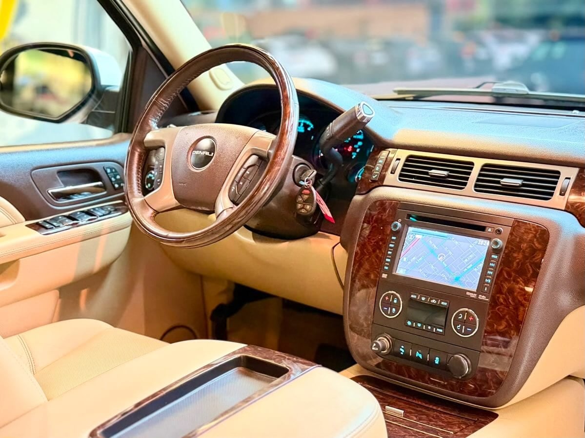 2013 GMC Yukon Denali V8 — الصورة 6 من 15