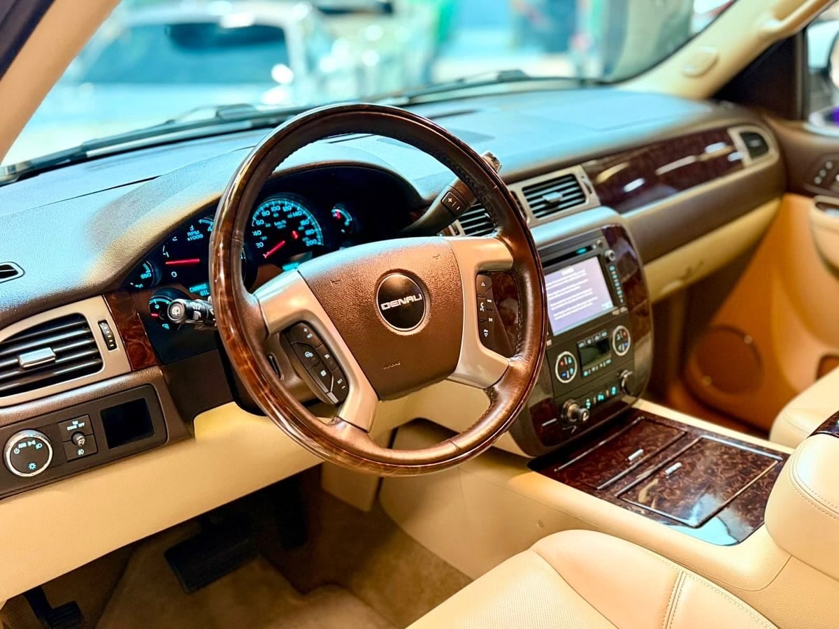 2013 GMC Yukon Denali V8 — الصورة 7 من 15