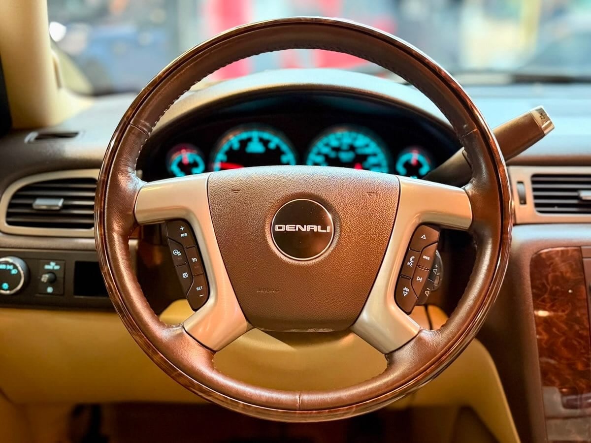 2013 GMC Yukon Denali V8 — الصورة 8 من 15