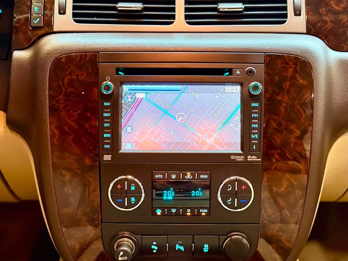 2013 GMC Yukon Denali V8 — الصورة 13 من 15
