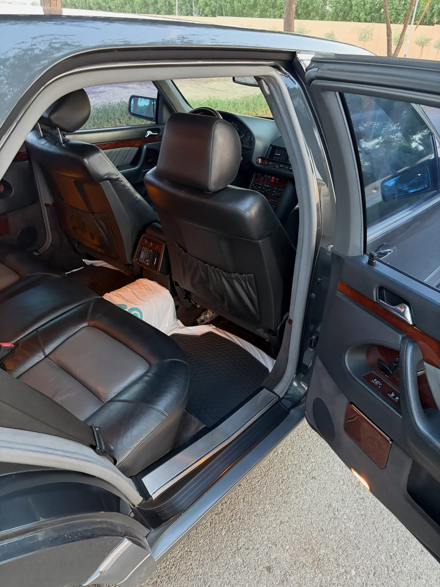 1995 Mercedes-Benz S600L — الصورة 10 من 15
