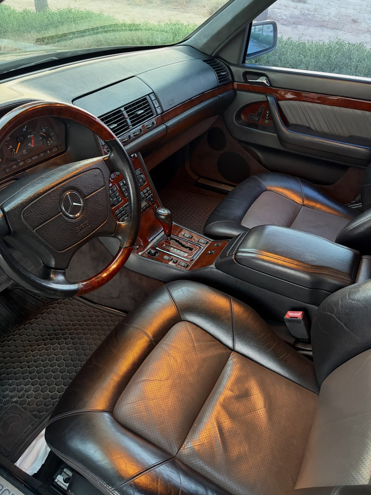 1995 Mercedes-Benz S600L — الصورة 11 من 15