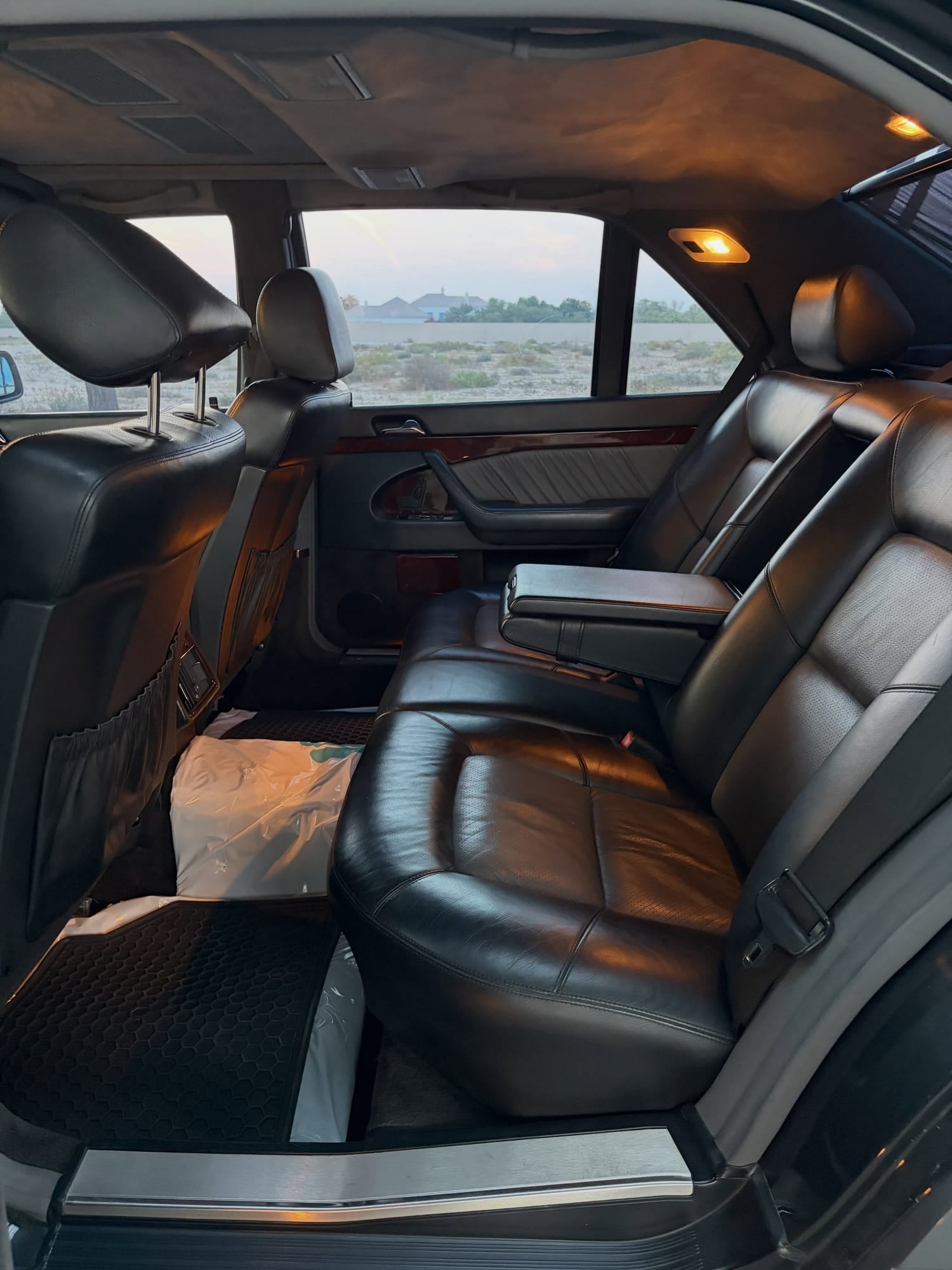 1995 Mercedes-Benz S600L — الصورة 14 من 15