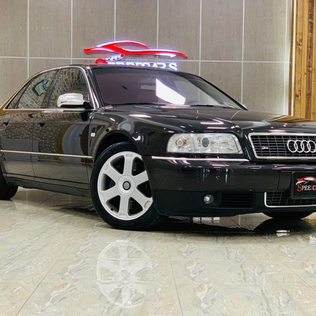 2002 Audi S8