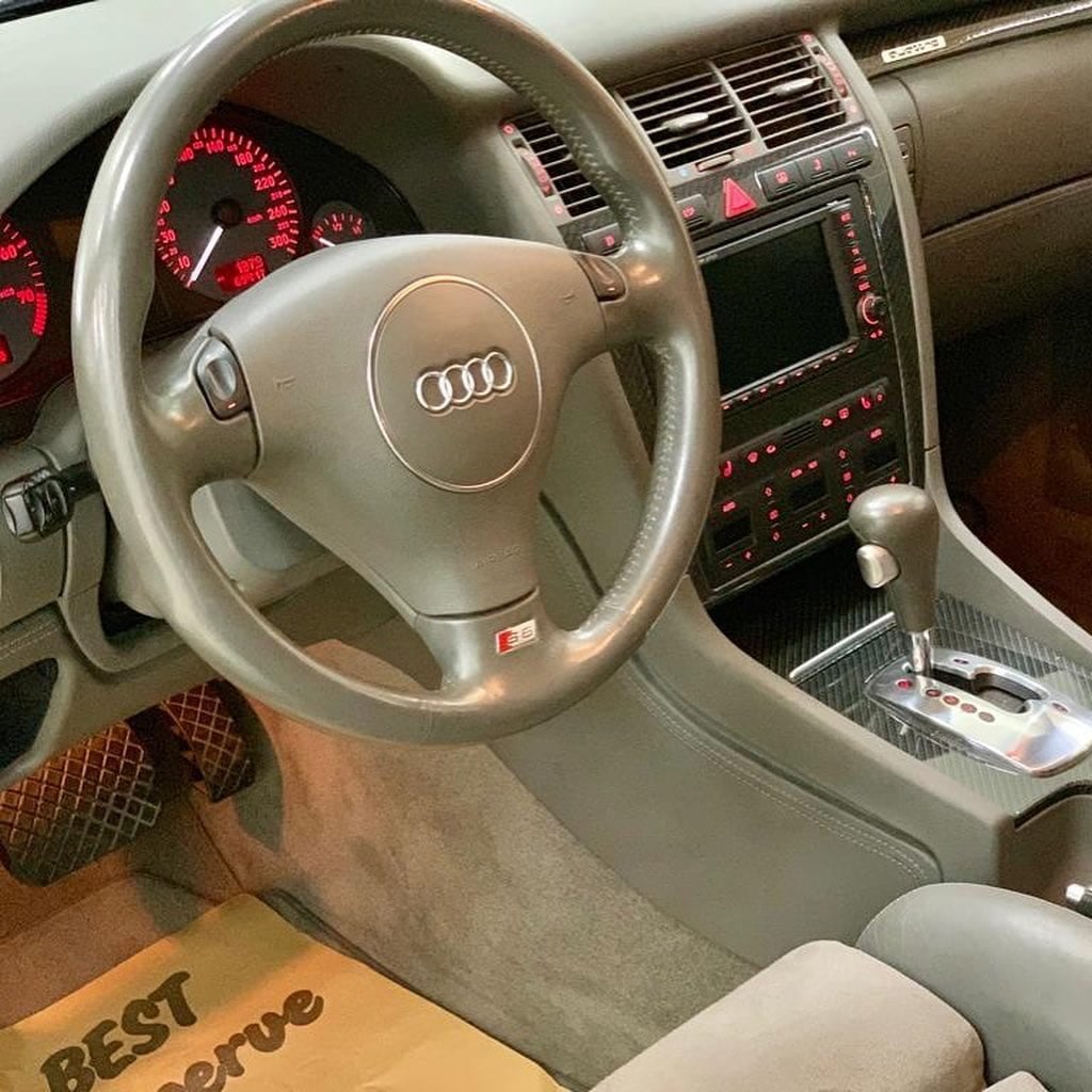 2002 Audi S8 — الصورة 8 من 10