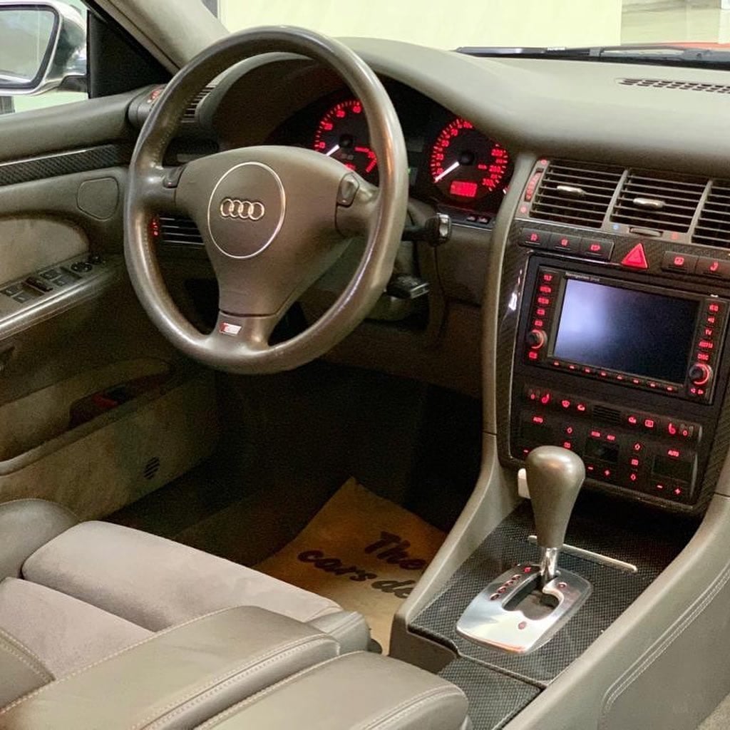 2002 Audi S8 — الصورة 7 من 10