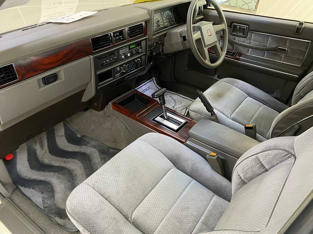 1985 Nissan Gloria — الصورة 6 من 10
