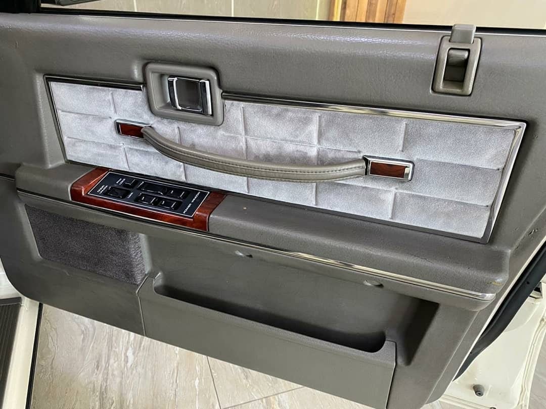 1985 Nissan Gloria — الصورة 8 من 10