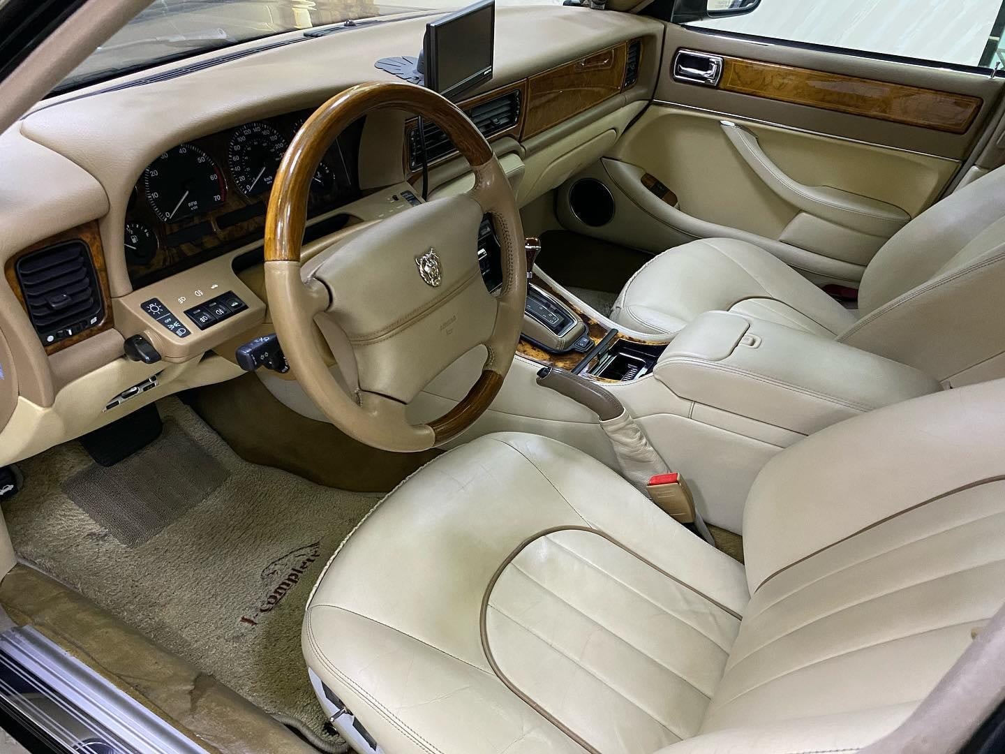 1997 Jaguar XJ — Photo 6 of 9