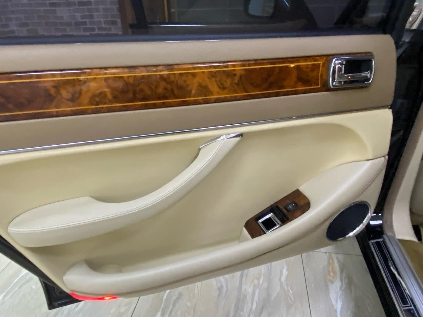 1997 Jaguar XJ — Photo 8 of 9