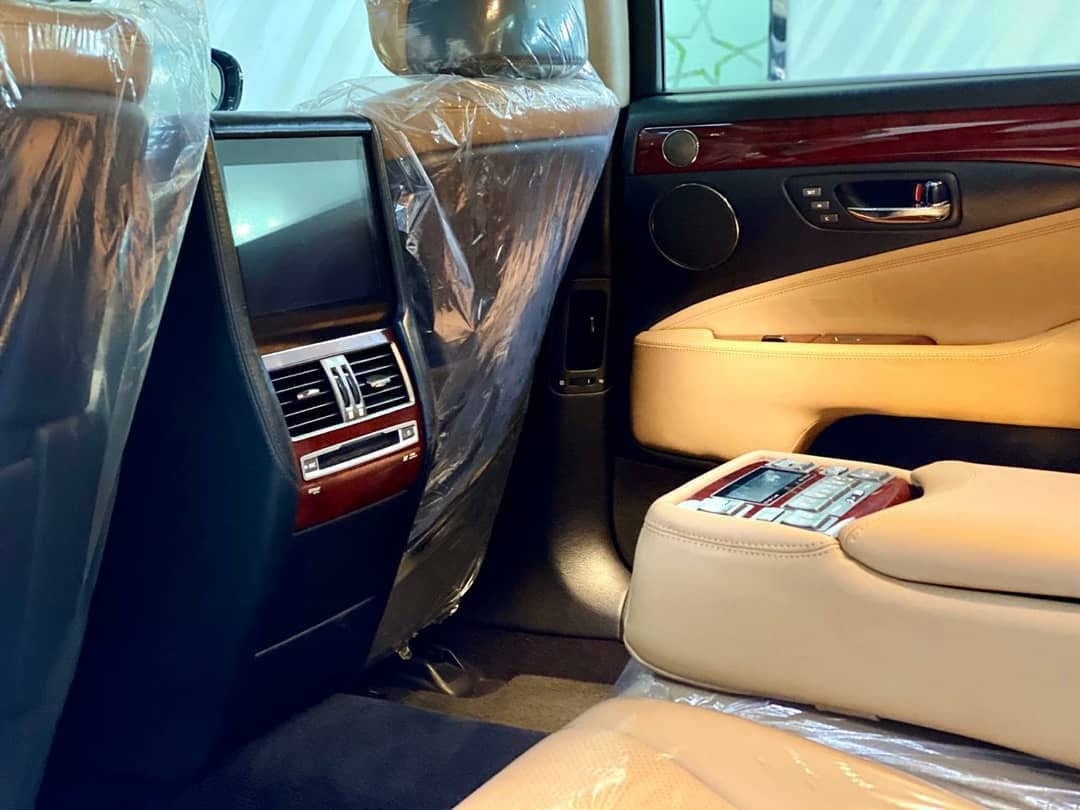 2012 Lexus LS460L — الصورة 9 من 10