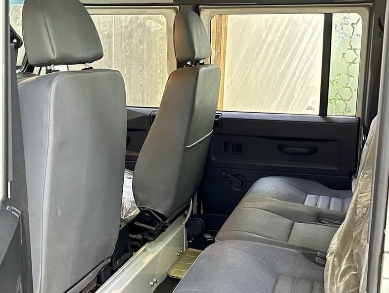2009 Land Rover Defender 110 — الصورة 9 من 10
