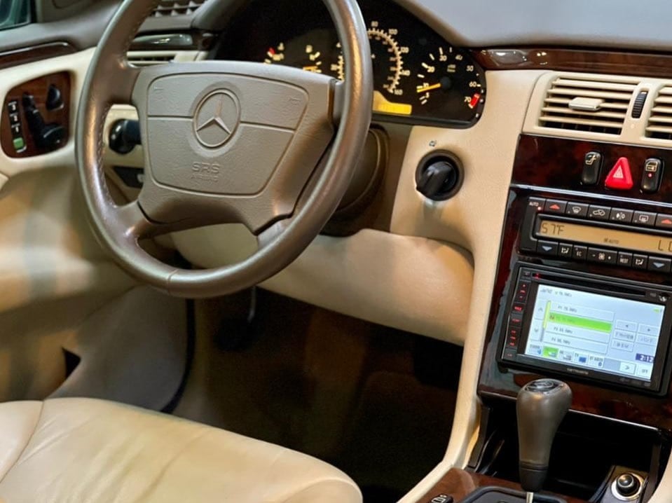 1996 Mercedes-Benz E320 — Photo 6 of 10