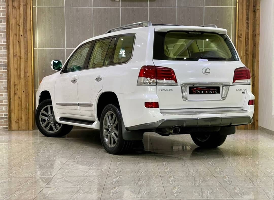 2015 Lexus LX570 S — الصورة 3 من 10