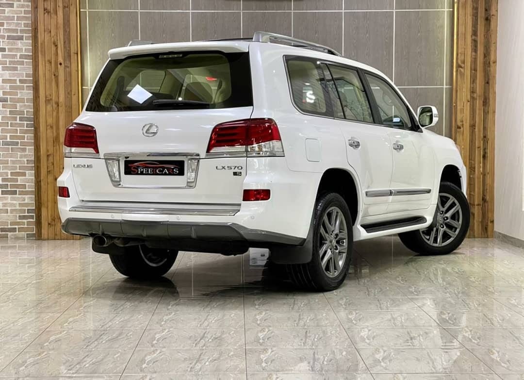 2015 Lexus LX570 S — الصورة 4 من 10