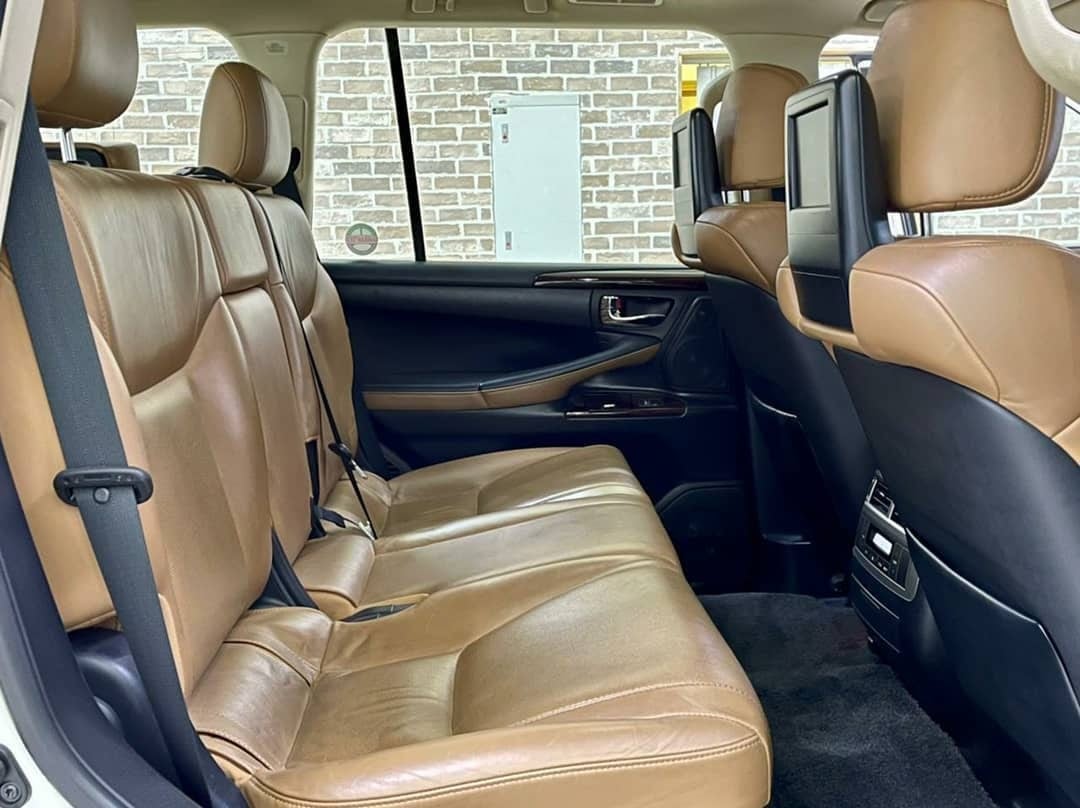 2015 Lexus LX570 S — الصورة 9 من 10