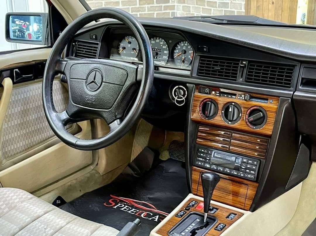 1993 Mercedes-Benz 190E — الصورة 6 من 10