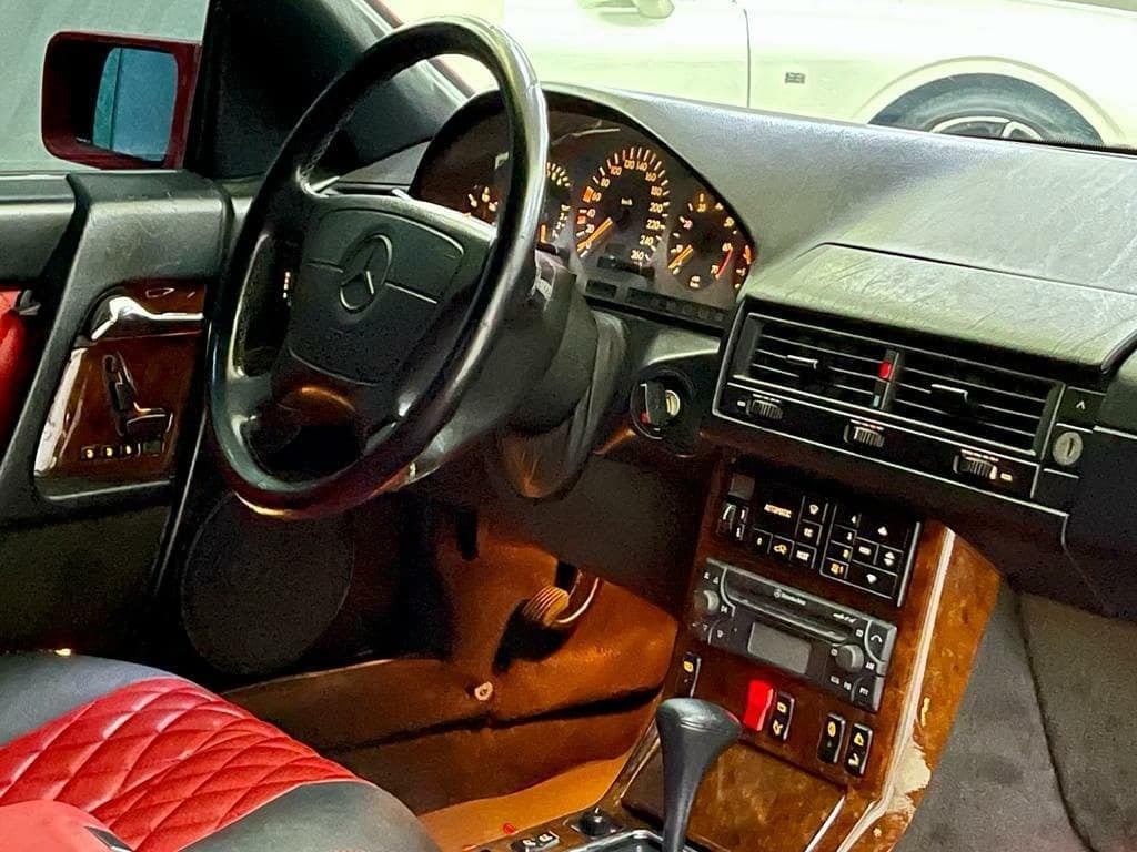 1992 Mercedes-Benz SL500 — الصورة 8 من 10