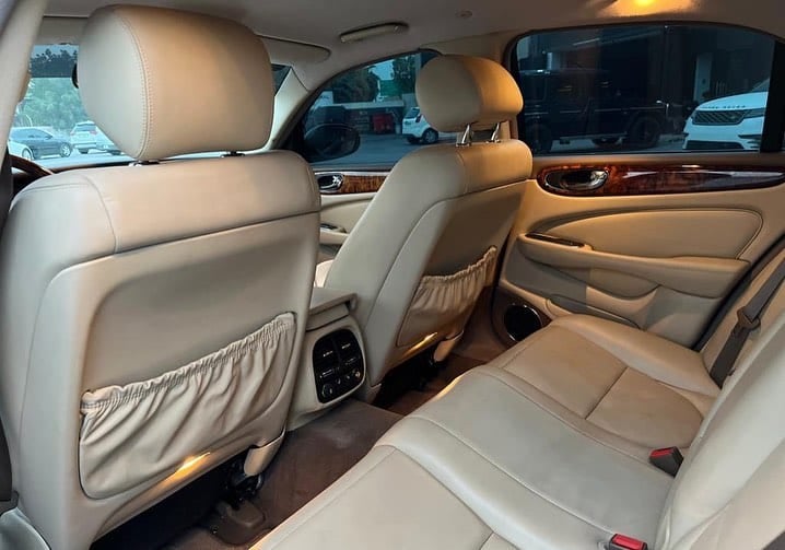 2005 Jaguar XJ8 — الصورة 10 من 10