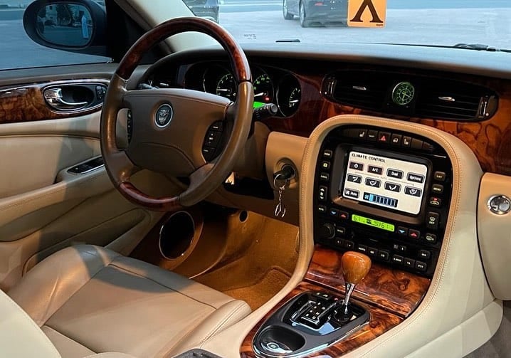 2005 Jaguar XJ8 — الصورة 6 من 10