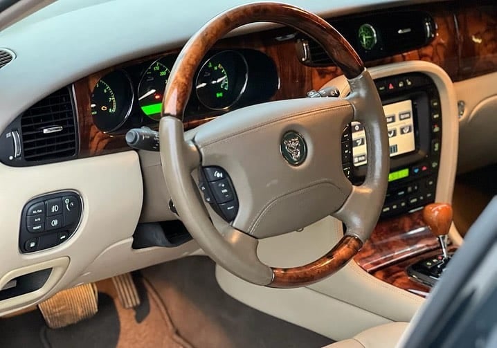 2005 Jaguar XJ8 — الصورة 8 من 10