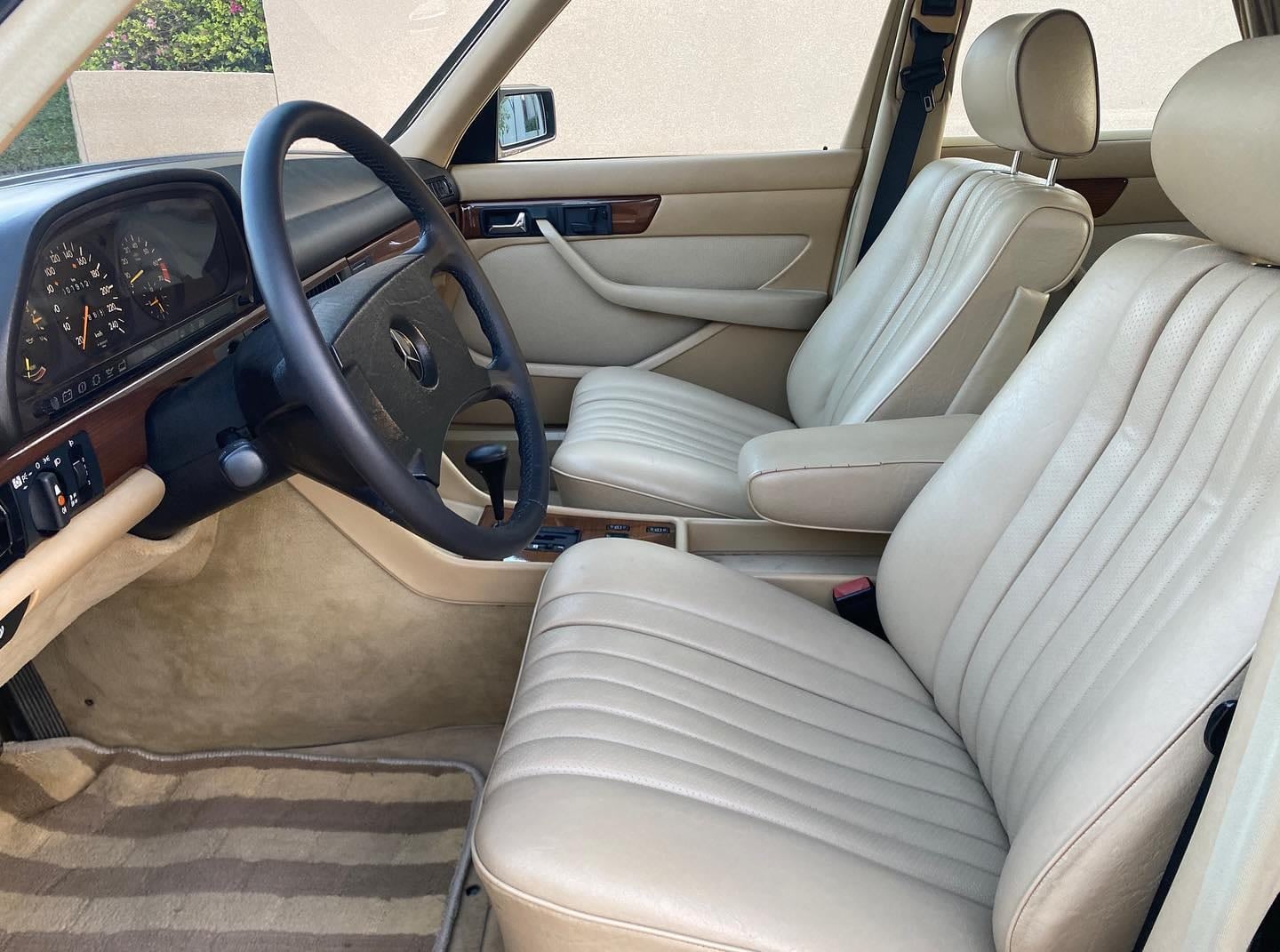 1989 Mercedes-Benz 260SE — الصورة 6 من 9