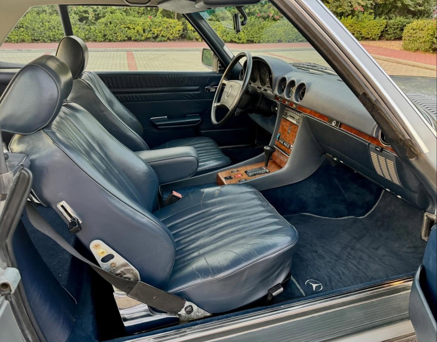 1988 Mercedes-Benz 560SL — الصورة 8 من 9
